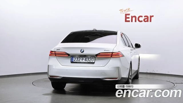 BMW 520, снимка 4 - Автомобили и джипове - 56077725