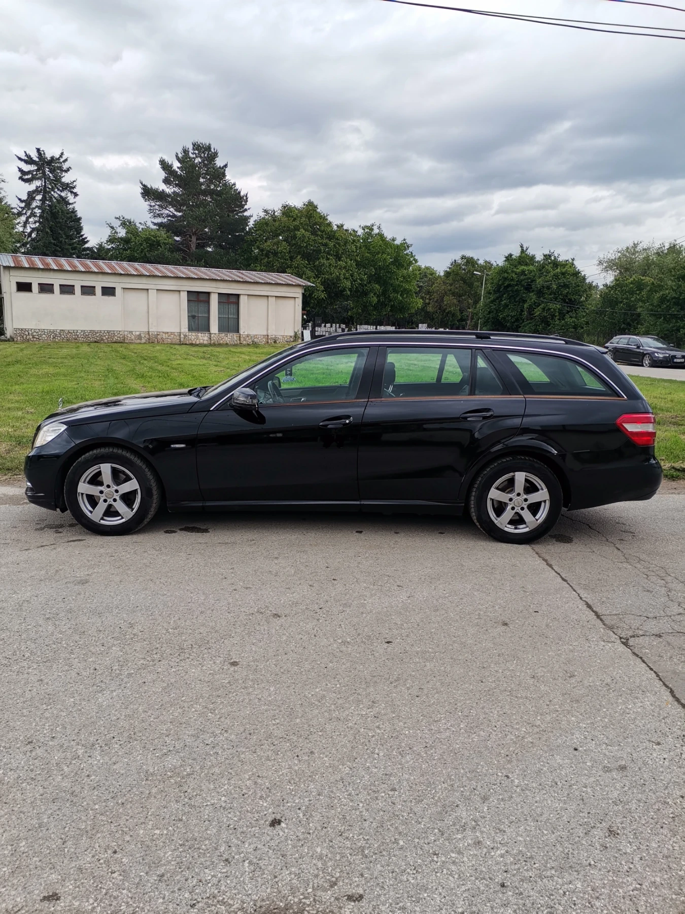 Mercedes-Benz E 200  - изображение 2