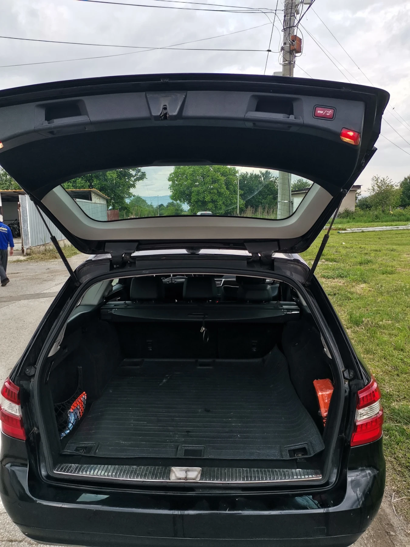 Mercedes-Benz E 200  - изображение 8
