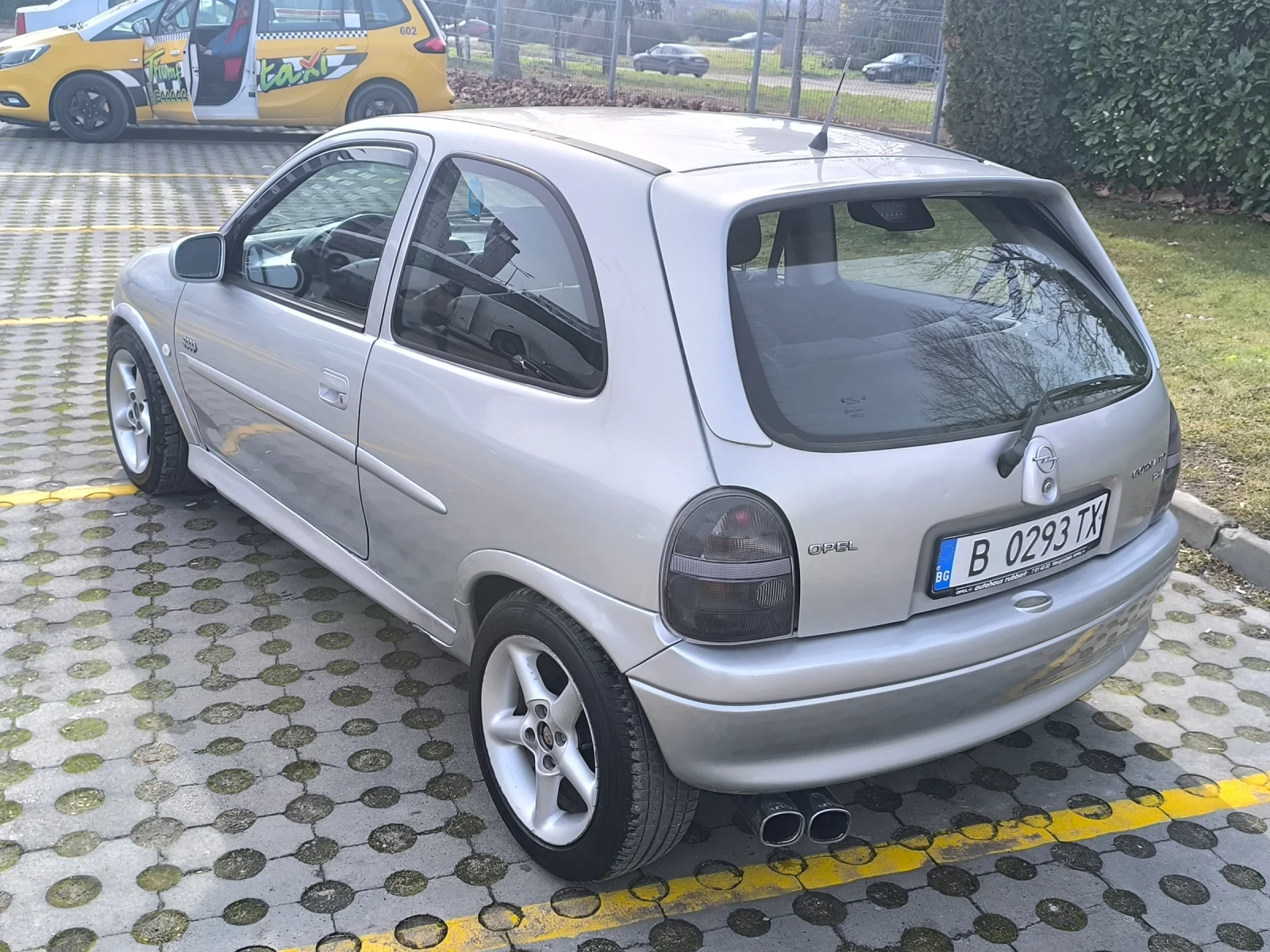 Opel Corsa Edition 2000 - GSI Line X12XE - изображение 6