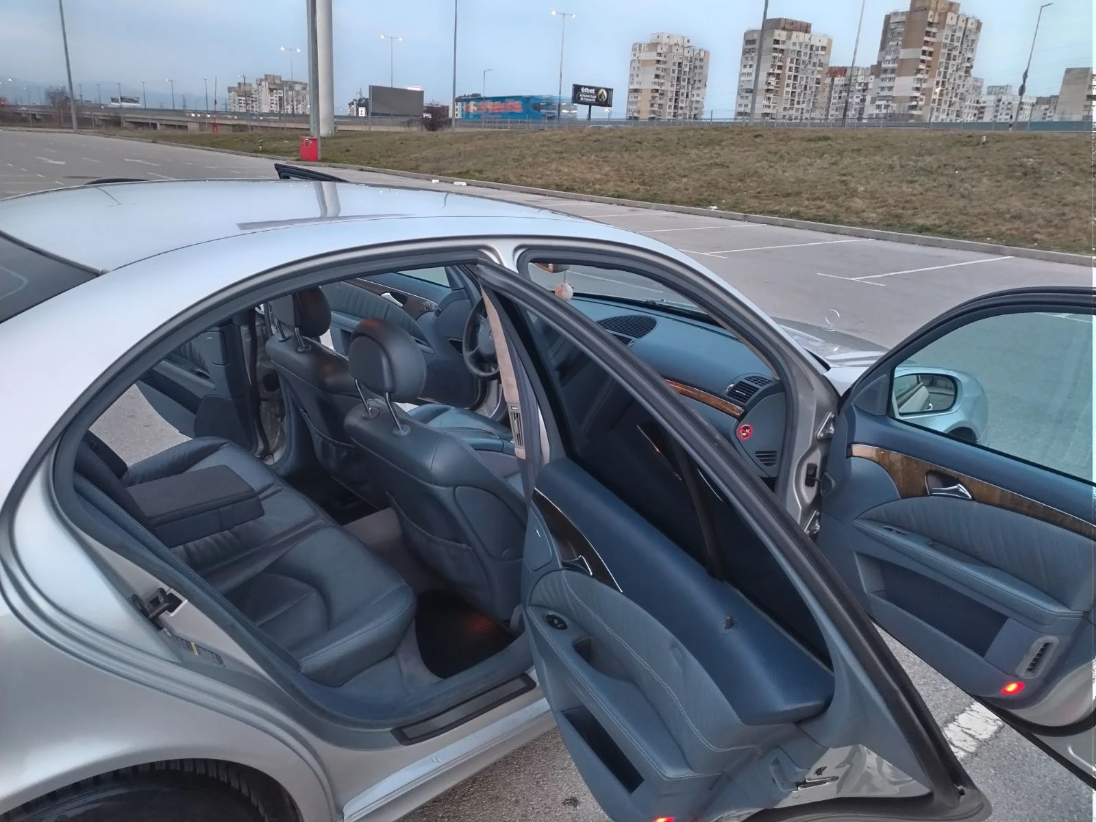 Mercedes-Benz E 320, снимка 9 - Автомобили и джипове - 53891764