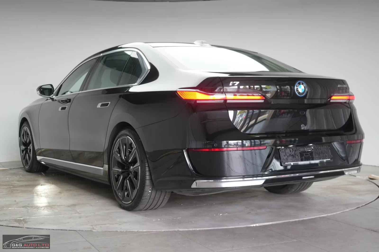 BMW i7 eDRIVE50/455HP/MSPORT/360/HUD/H&K/PANO/190z, снимка 3 - Автомобили и джипове - 53916251