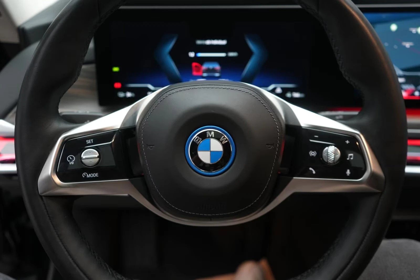 BMW i7 eDRIVE50/455HP/MSPORT/360/HUD/H&K/PANO/190z, снимка 6 - Автомобили и джипове - 53916251