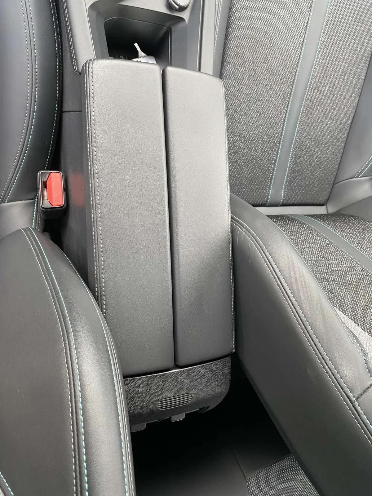 Peugeot 308 1 5HDI 131 kc, снимка 7 - Автомобили и джипове - 54117611