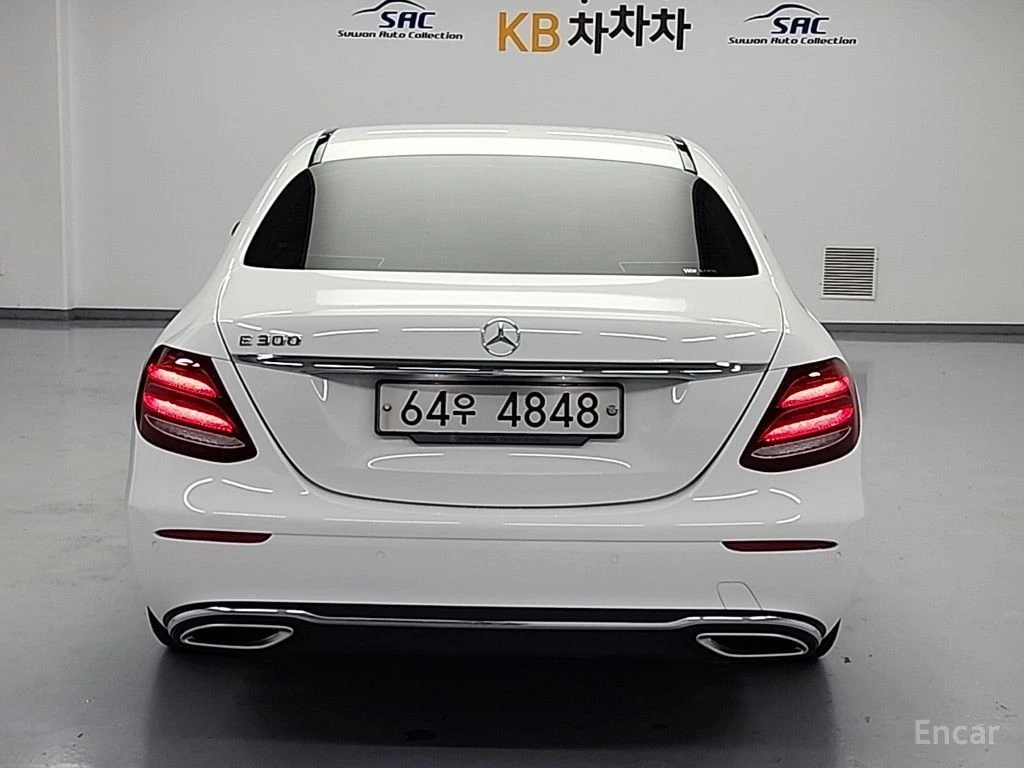 Mercedes-Benz E 300 ПОДГРЕВ* КАМЕРА* КЕЙЛЕС* LANE* ASSIST* , снимка 4 - Автомобили и джипове - 54423514