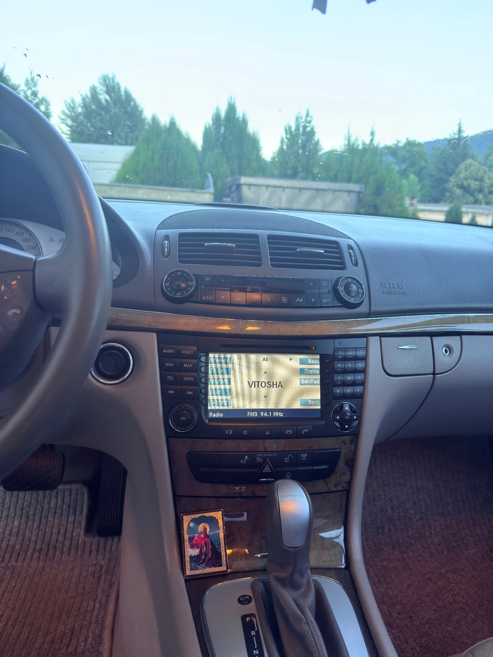 Mercedes-Benz E 320, снимка 14 - Автомобили и джипове - 54905239