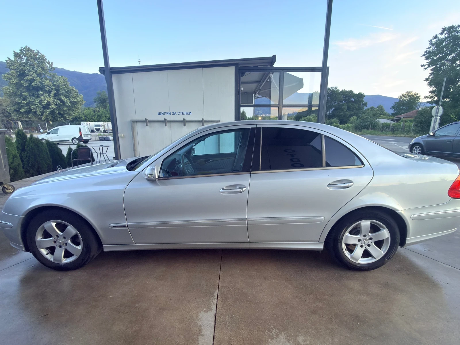 Mercedes-Benz E 320, снимка 16 - Автомобили и джипове - 54905239