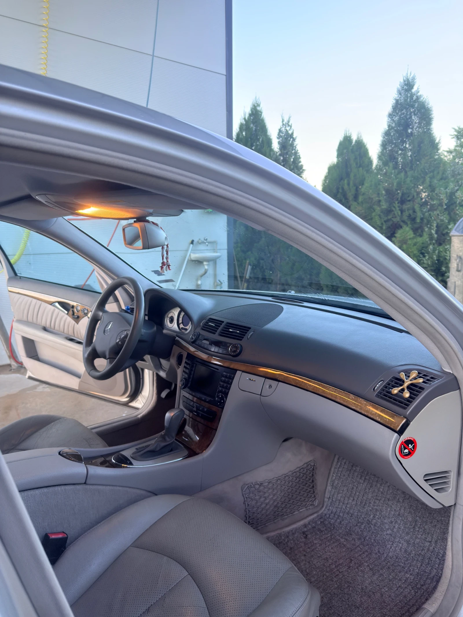 Mercedes-Benz E 320, снимка 5 - Автомобили и джипове - 54905239