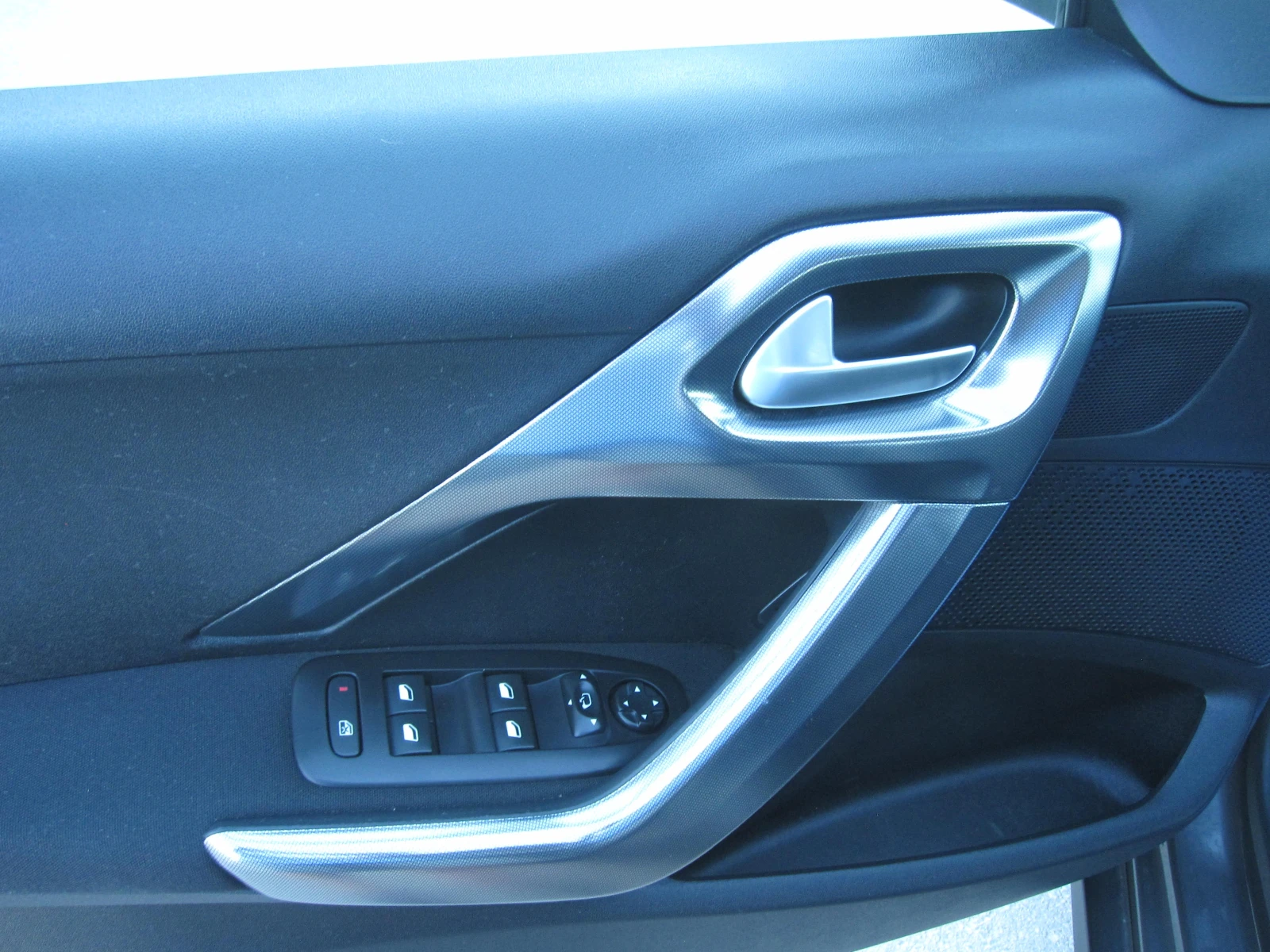 Peugeot 2008 104х.КМ.Navi, Камера, Кожа, снимка 11 - Автомобили и джипове - 54933033