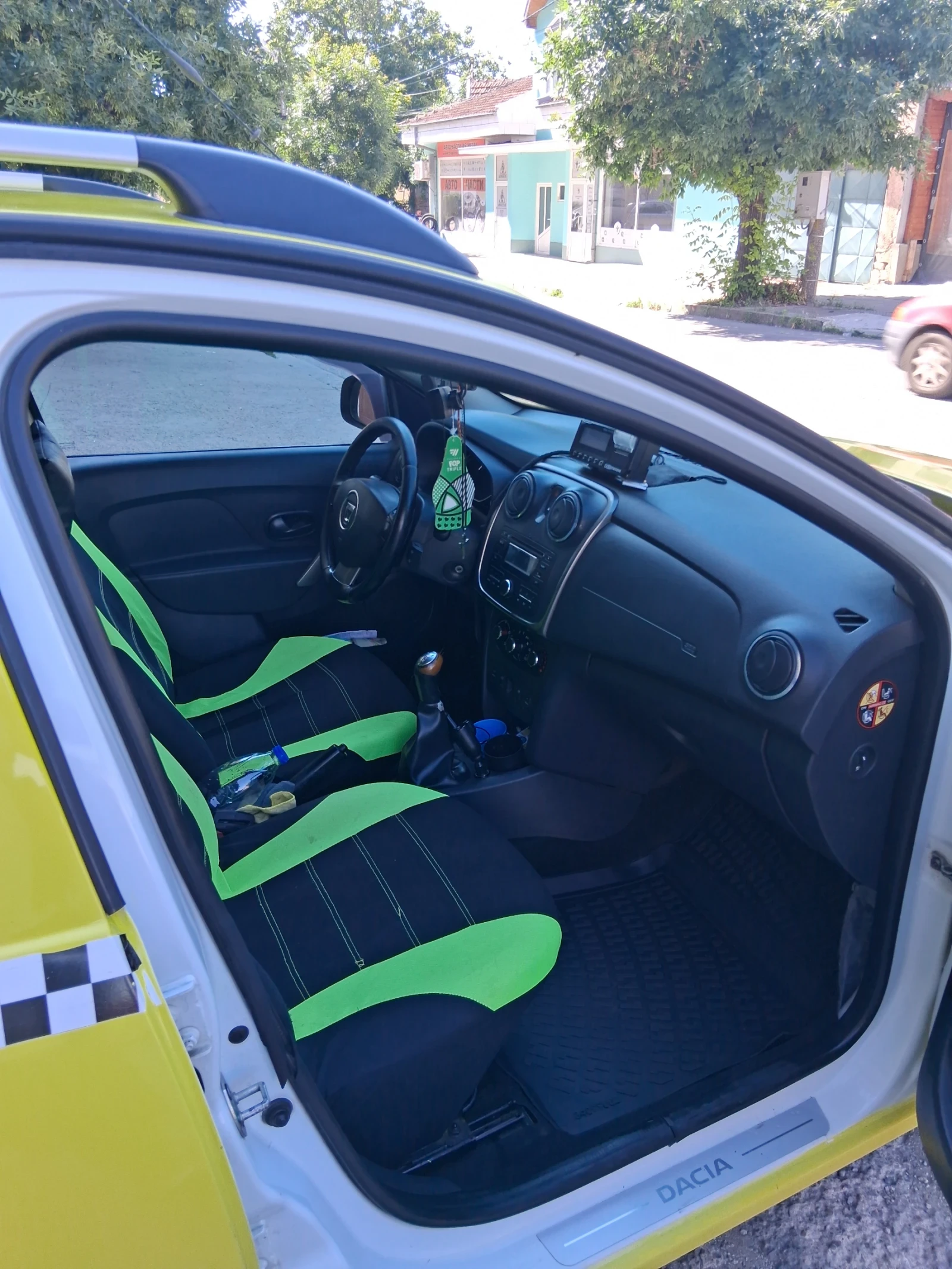 Dacia Logan МСВ комби, снимка 9 - Автомобили и джипове - 55113436