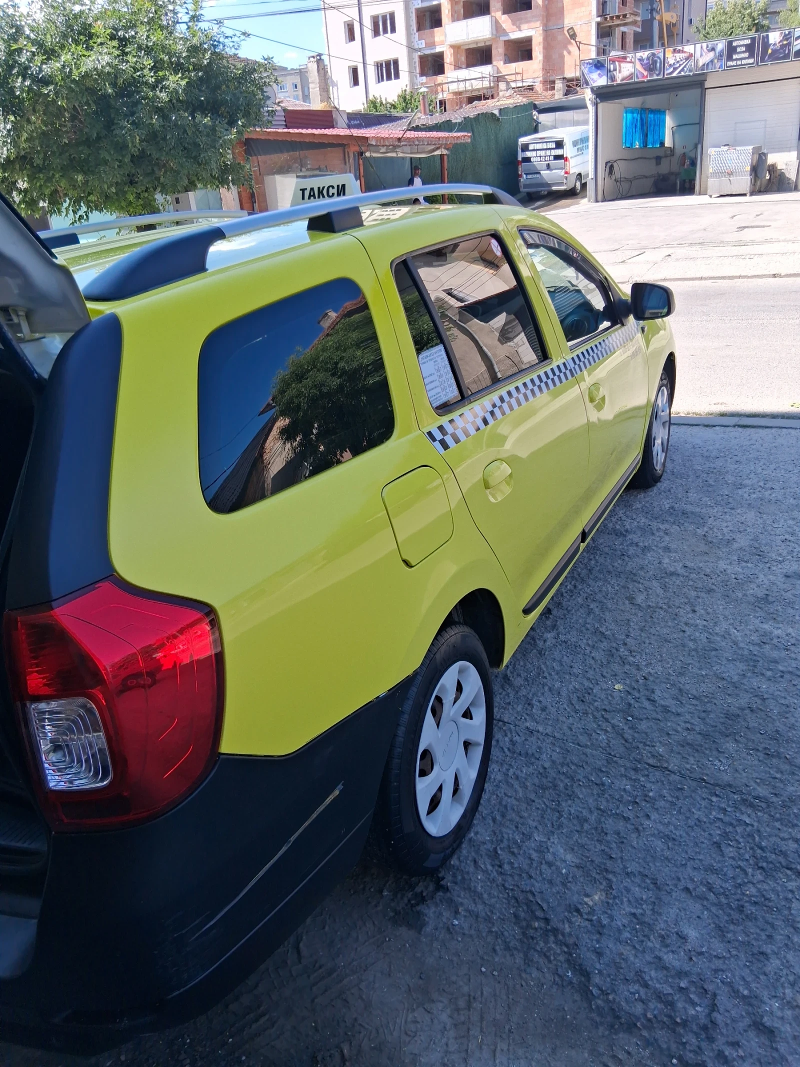 Dacia Logan МСВ комби, снимка 4 - Автомобили и джипове - 55113436