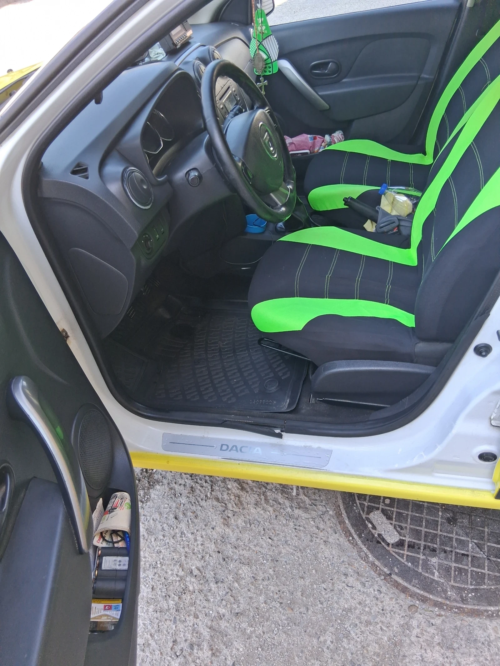 Dacia Logan МСВ комби, снимка 10 - Автомобили и джипове - 55113436