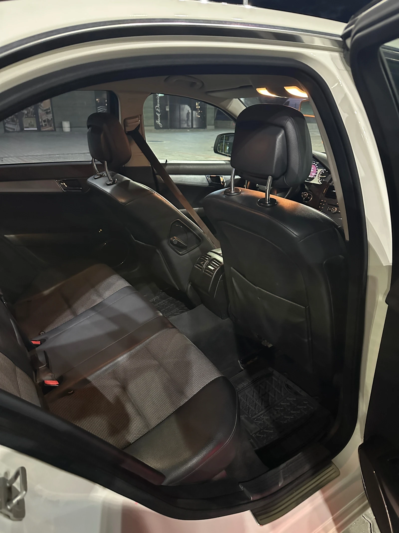 Mercedes-Benz C 220, снимка 10 - Автомобили и джипове - 55669259