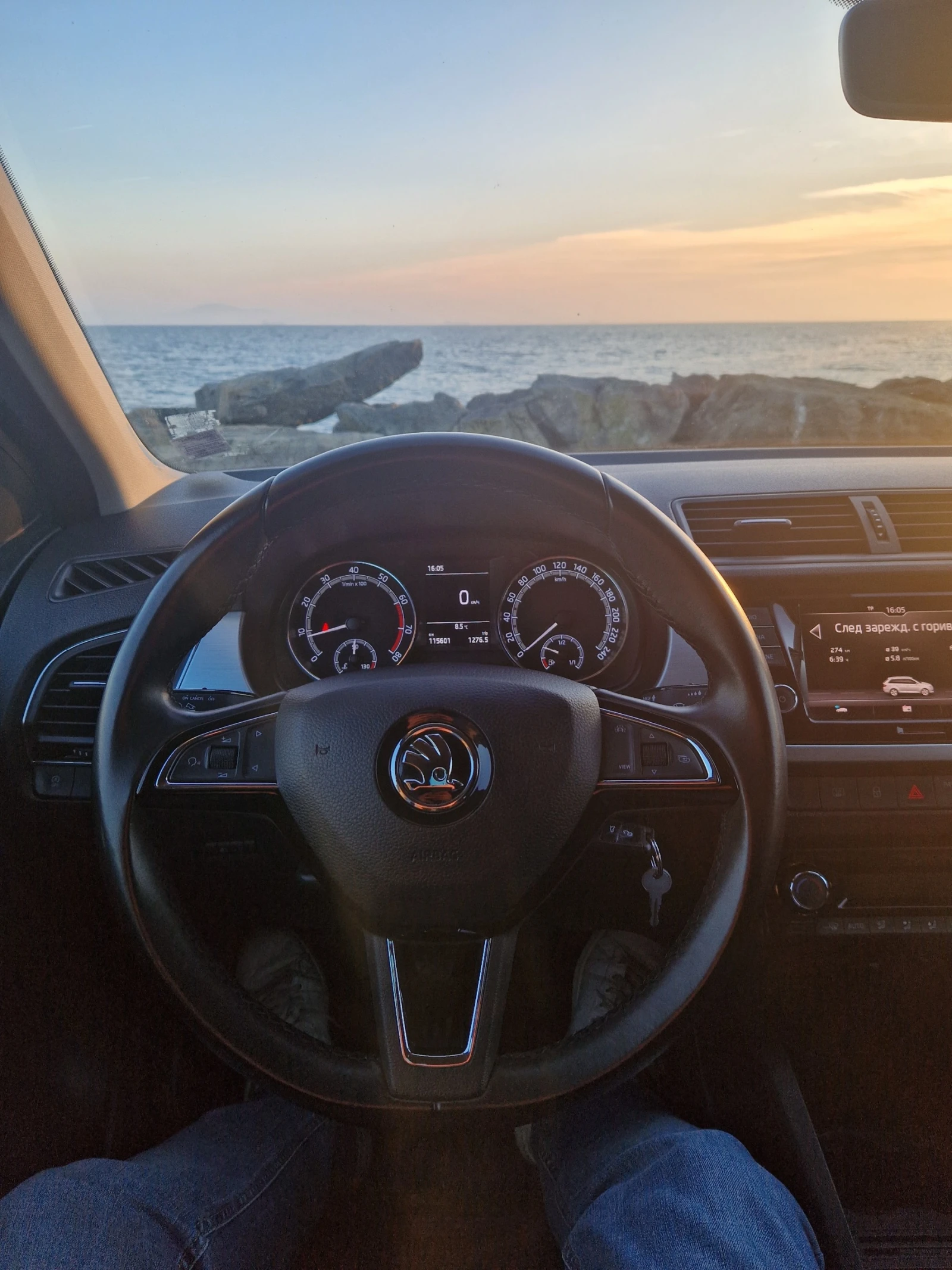 Skoda Fabia 1.0 MPI, снимка 8 - Автомобили и джипове - 55852873