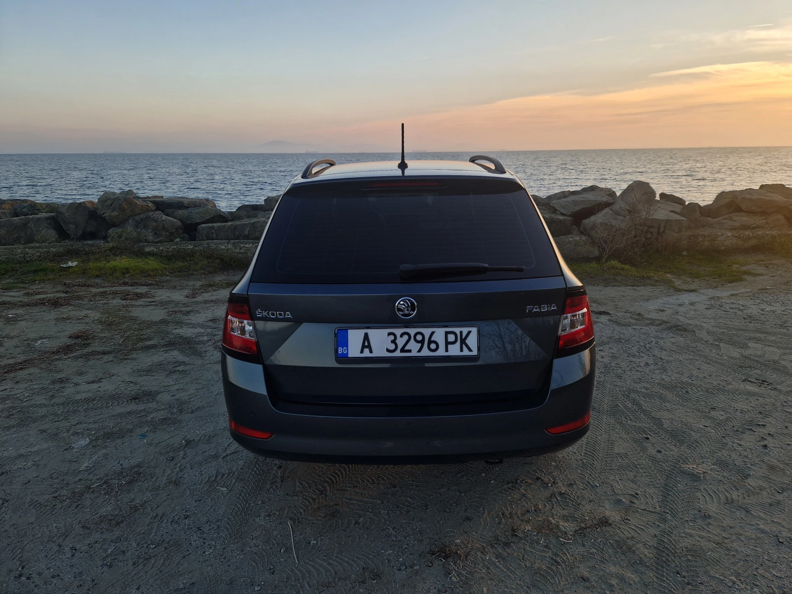 Skoda Fabia 1.0 MPI, снимка 4 - Автомобили и джипове - 55852873