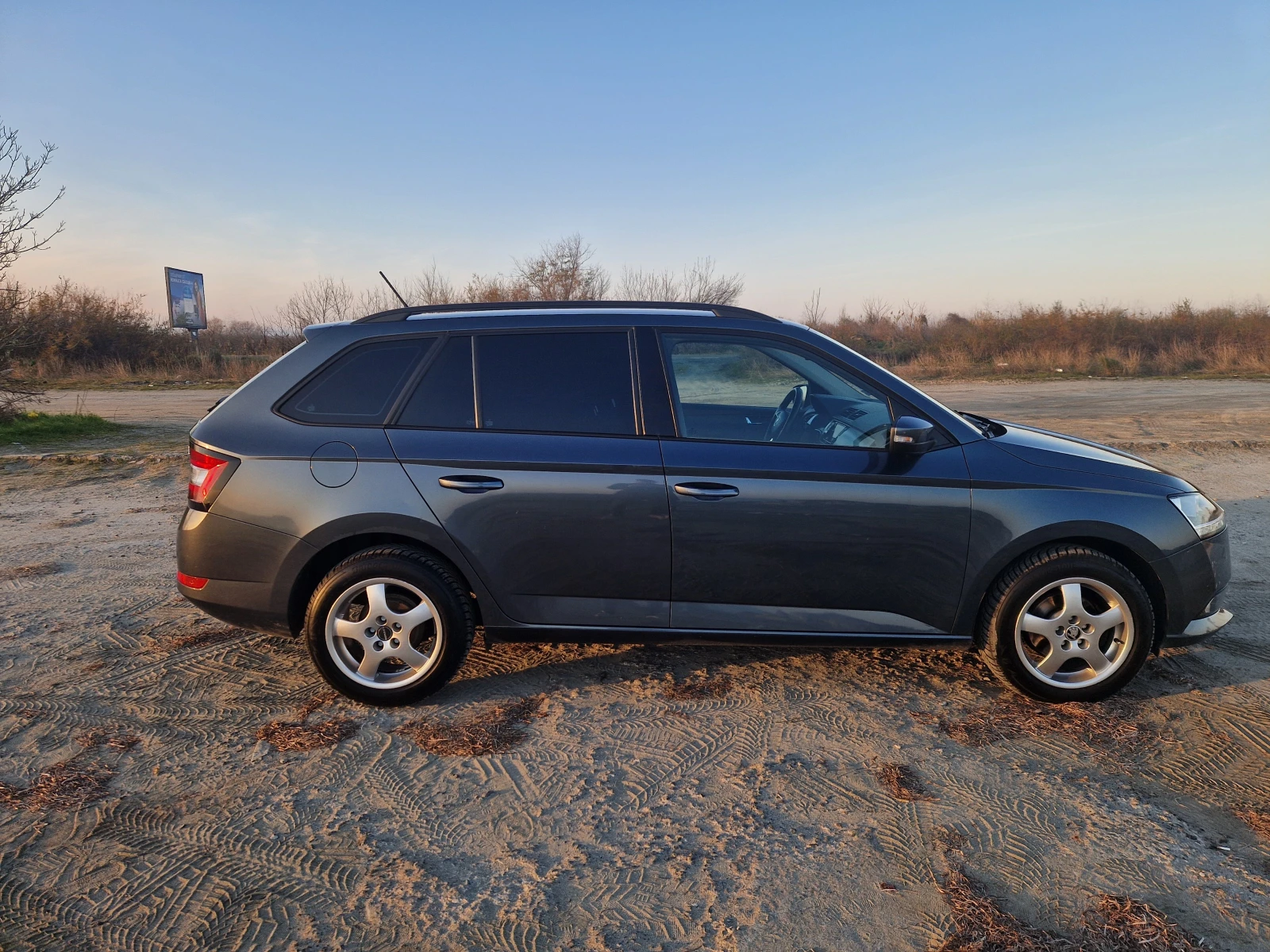Skoda Fabia 1.0 MPI, снимка 2 - Автомобили и джипове - 55852873
