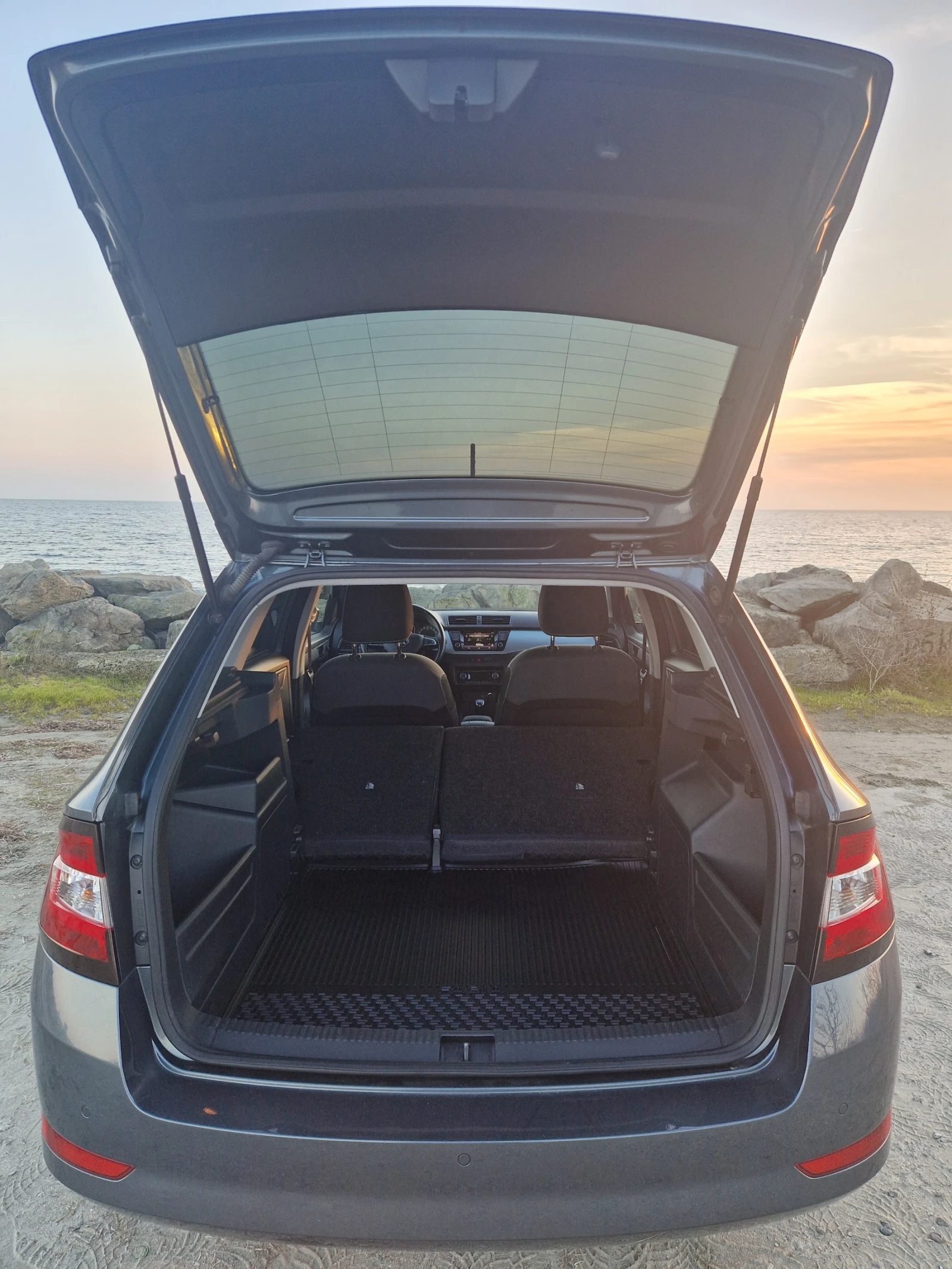 Skoda Fabia 1.0 MPI, снимка 14 - Автомобили и джипове - 55852873