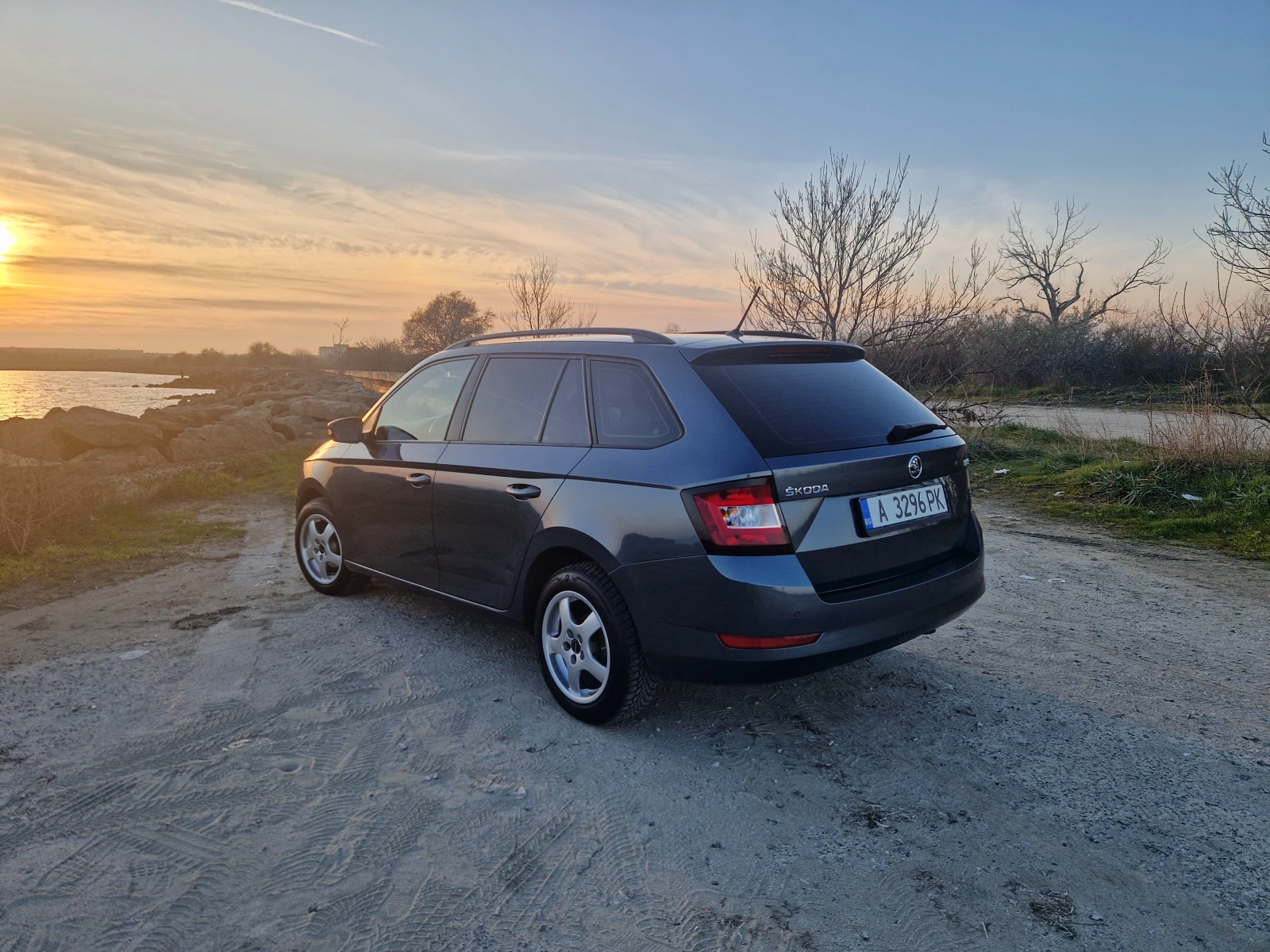 Skoda Fabia 1.0 MPI, снимка 5 - Автомобили и джипове - 55852873