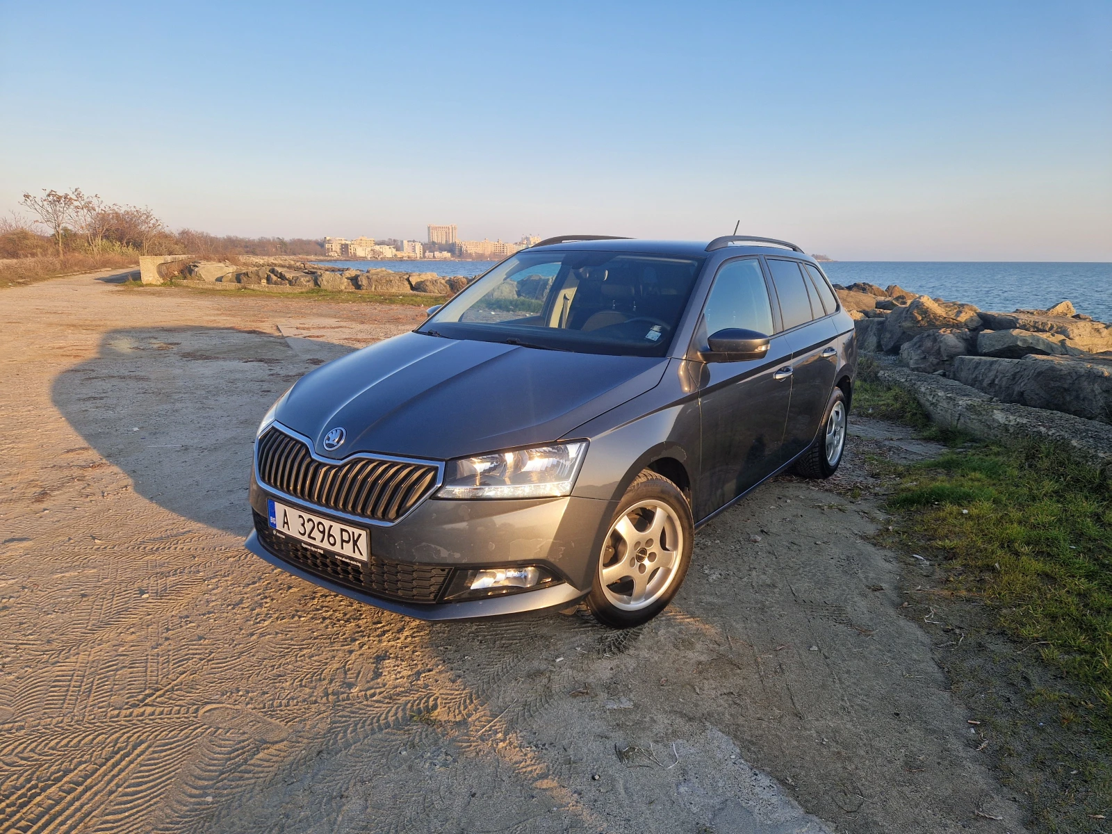 Skoda Fabia 1.0 MPI, снимка 7 - Автомобили и джипове - 55852873