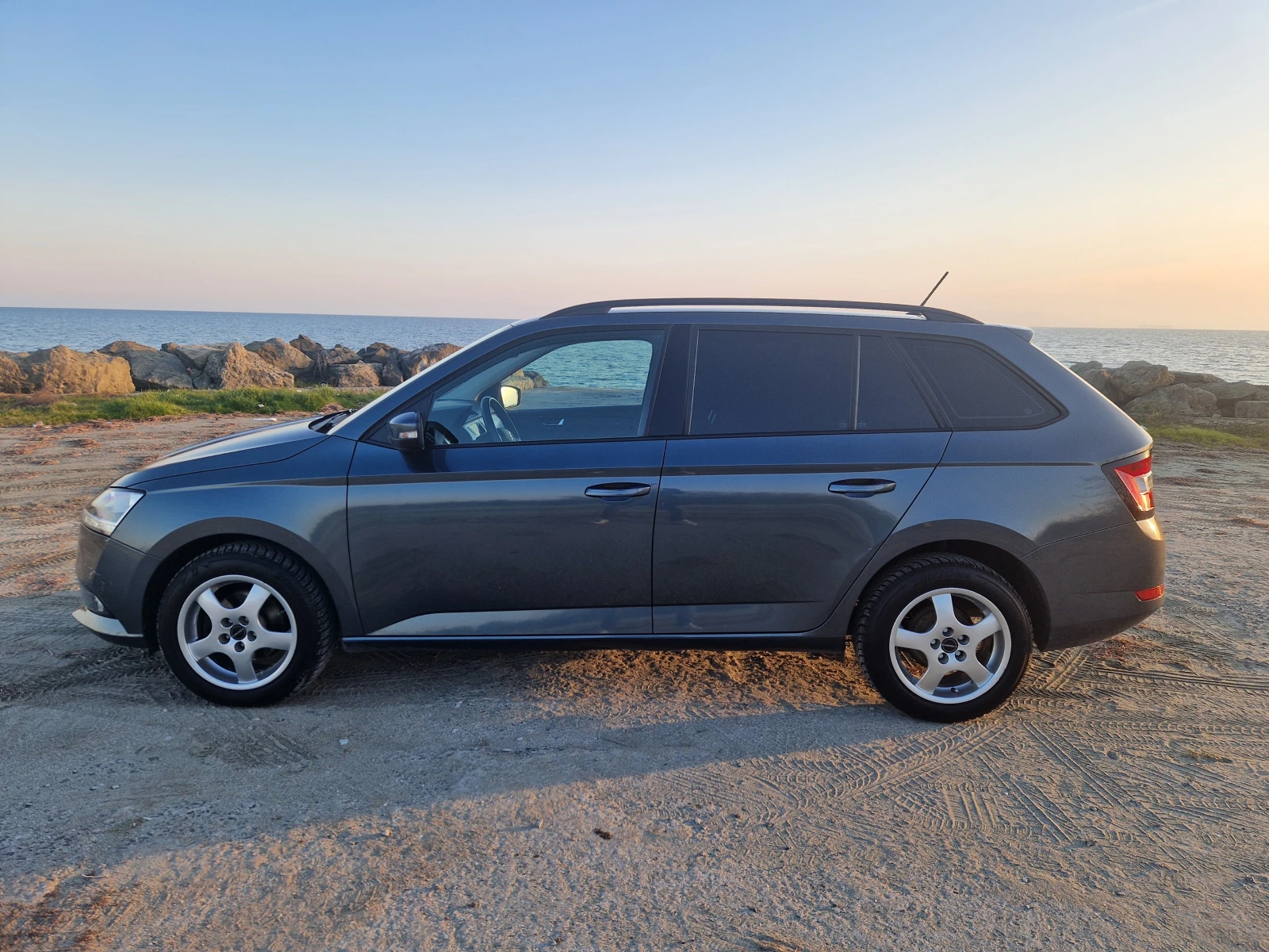 Skoda Fabia 1.0 MPI, снимка 6 - Автомобили и джипове - 55852873