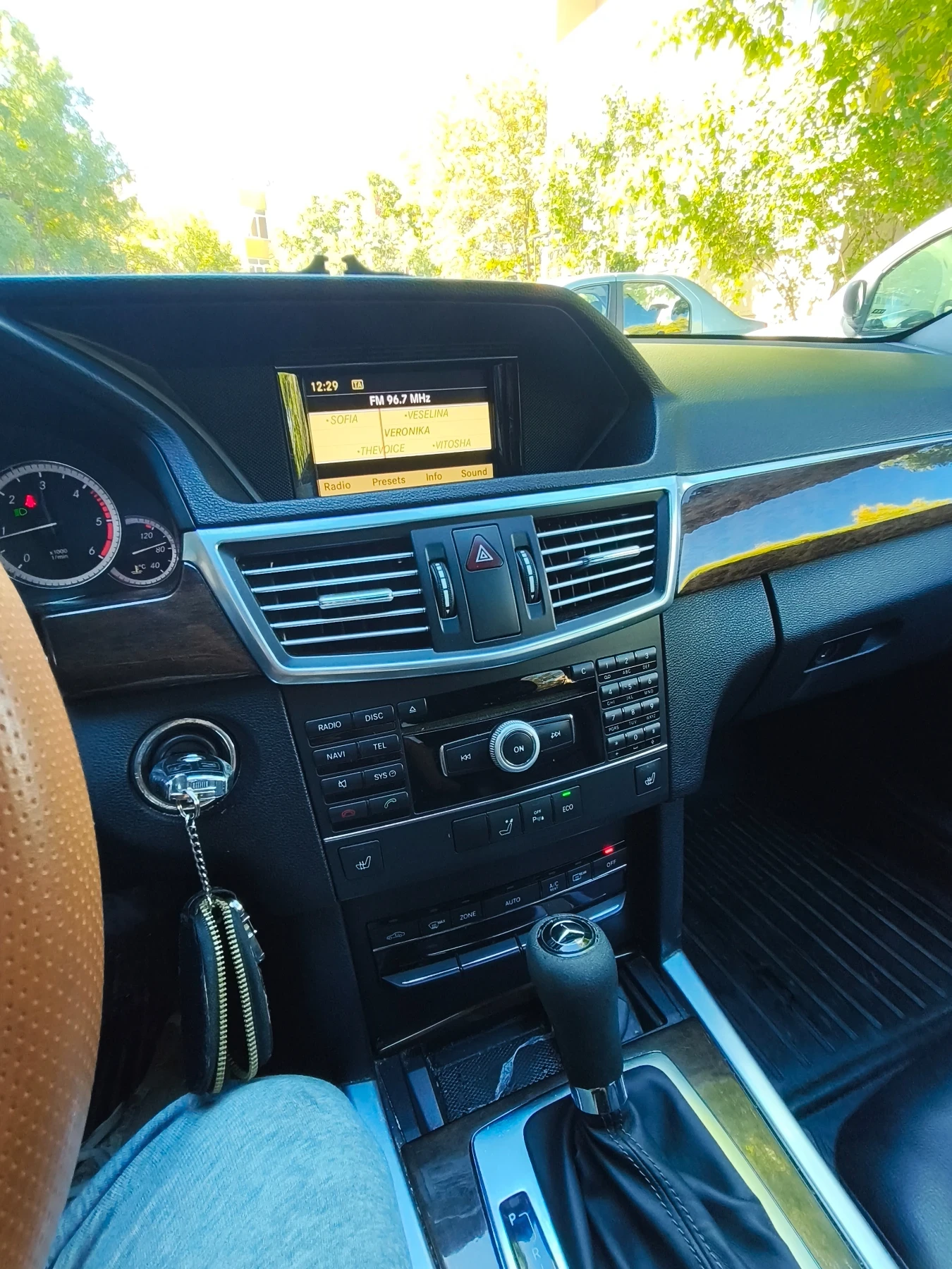 Mercedes-Benz E 220 2.2 дизел, снимка 10 - Автомобили и джипове - 56345105