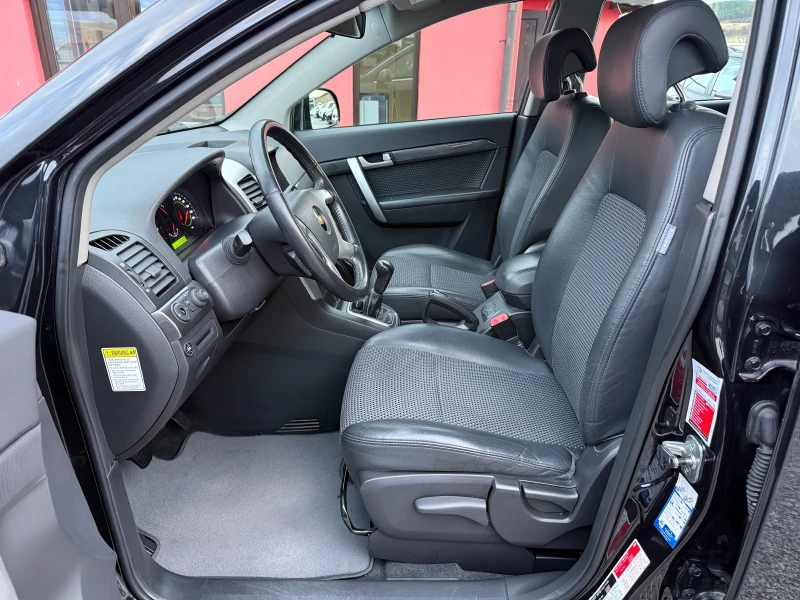 Chevrolet Captiva 2.4i GPL, 7-местна! * 197 000км* ГАРАНЦИЯ! Уникат!, снимка 11 - Автомобили и джипове - 52546058