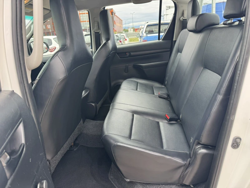 Toyota Hilux 2.4D 4X4, снимка 12 - Автомобили и джипове - 53172433