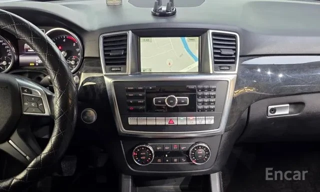 Mercedes-Benz ML 350 * BLUETEC * ТЕЛЕВИЗОРИ * ОБДУХВАНЕ * PANO * АВТОКР, снимка 7 - Автомобили и джипове - 54577904