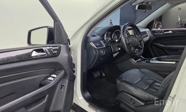 Mercedes-Benz ML 350 * BLUETEC * ТЕЛЕВИЗОРИ * ОБДУХВАНЕ * PANO * АВТОКР, снимка 9 - Автомобили и джипове - 54577904