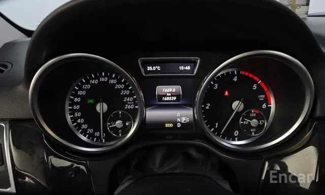 Mercedes-Benz ML 350 * BLUETEC * ТЕЛЕВИЗОРИ * ОБДУХВАНЕ * PANO * АВТОКР, снимка 8 - Автомобили и джипове - 54577904