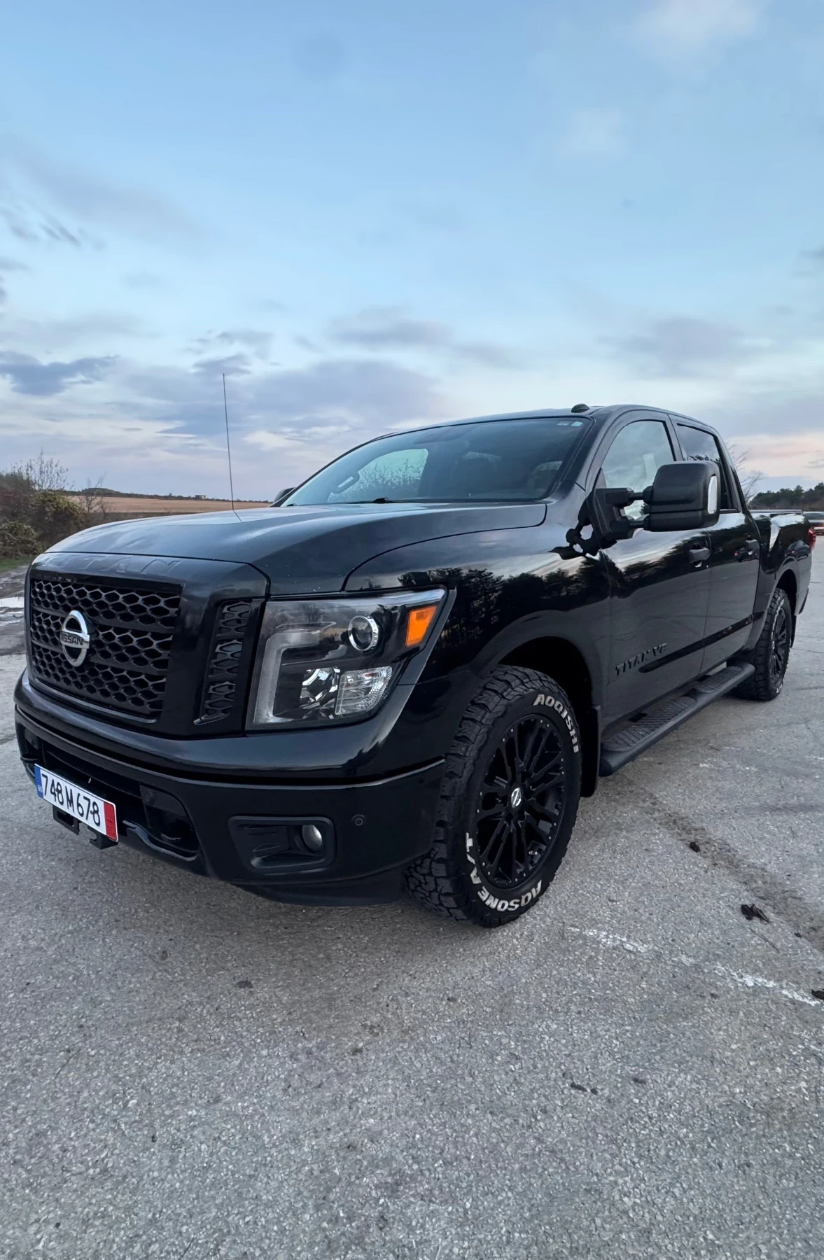 Nissan Titan crew cab 5.6i, снимка 1