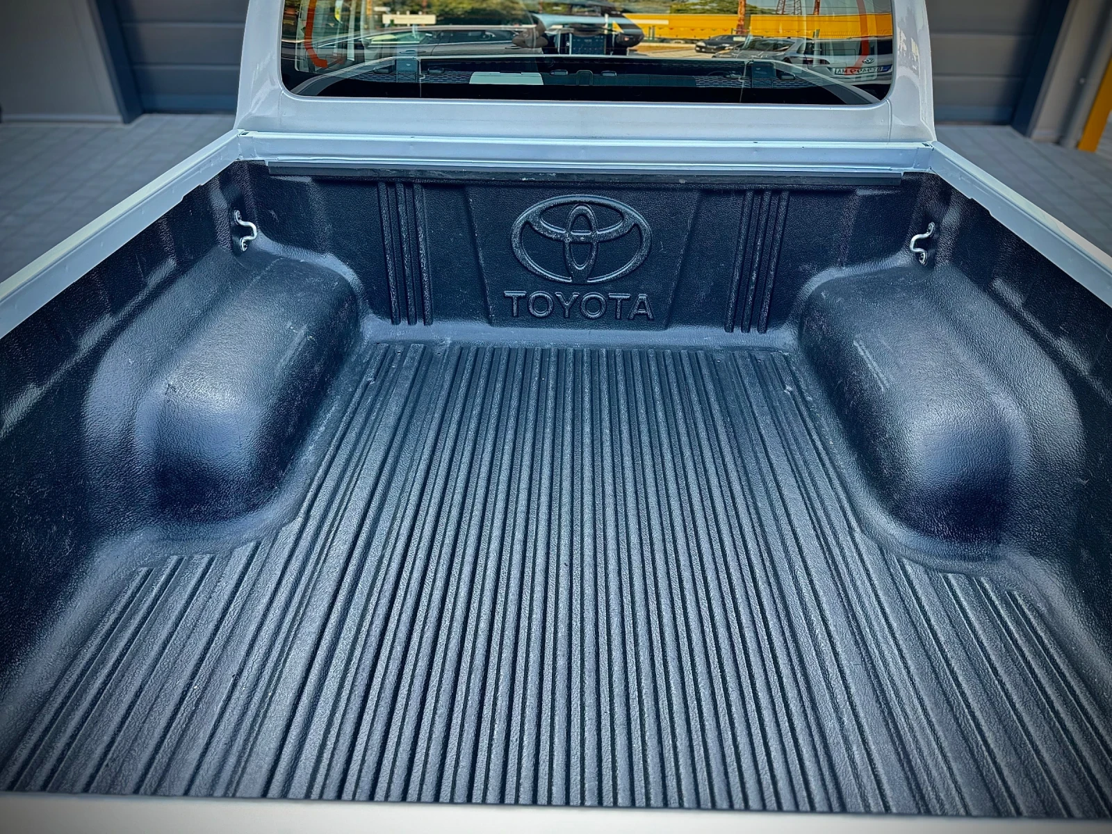 Toyota Hilux 2.4 4x4 ГАРАНЦИЯ - изображение 7