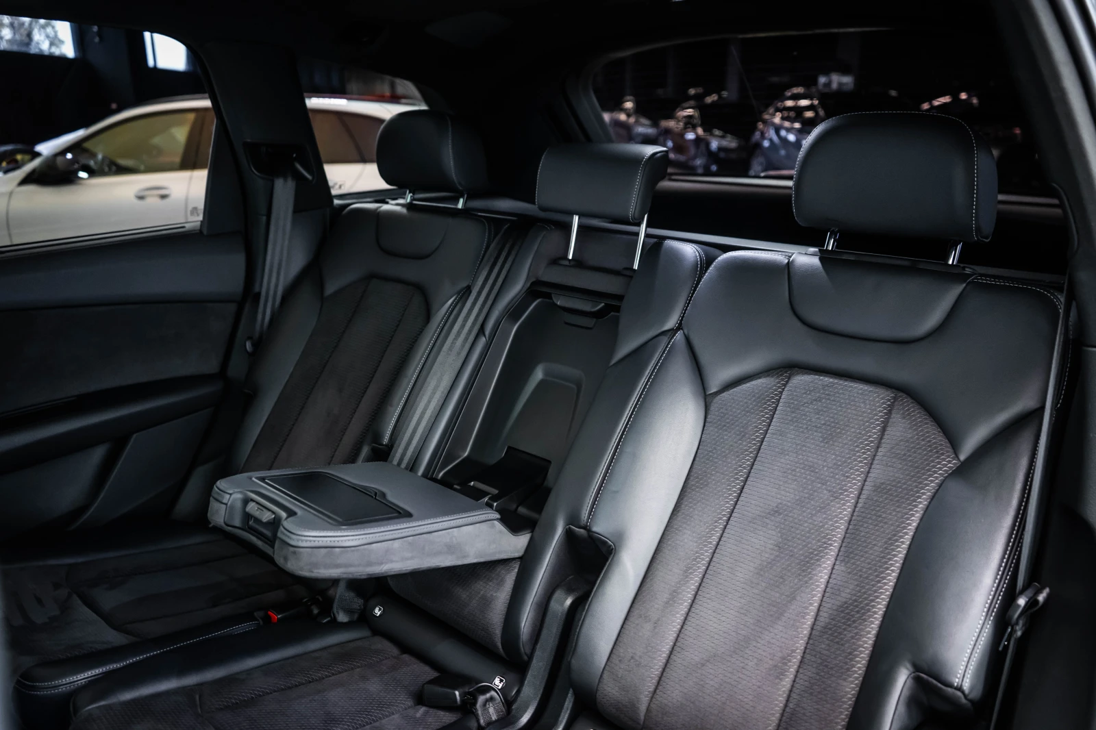 Audi SQ7 4.0 quattro TDI* Headup* Bose* Pano* Laser* SoftCl | Mobile.bg   16