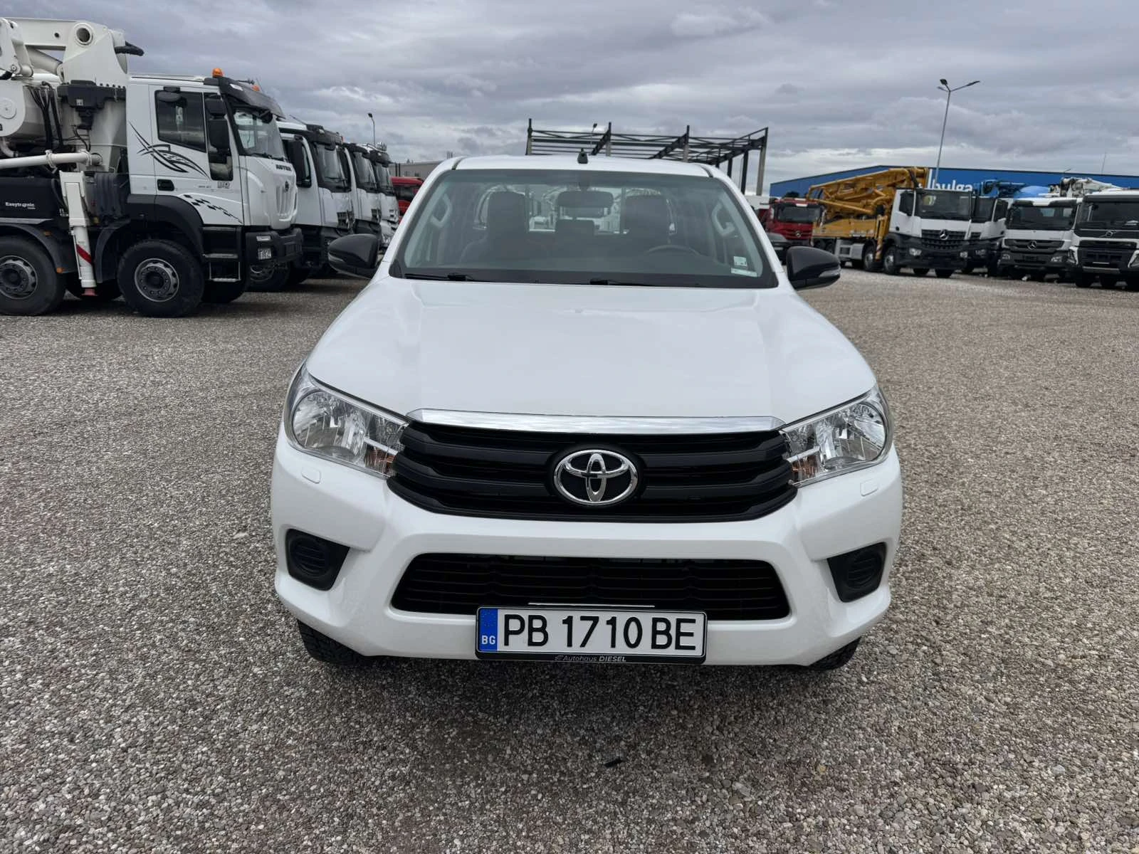 Toyota Hilux 2.4D 4X4 - изображение 2