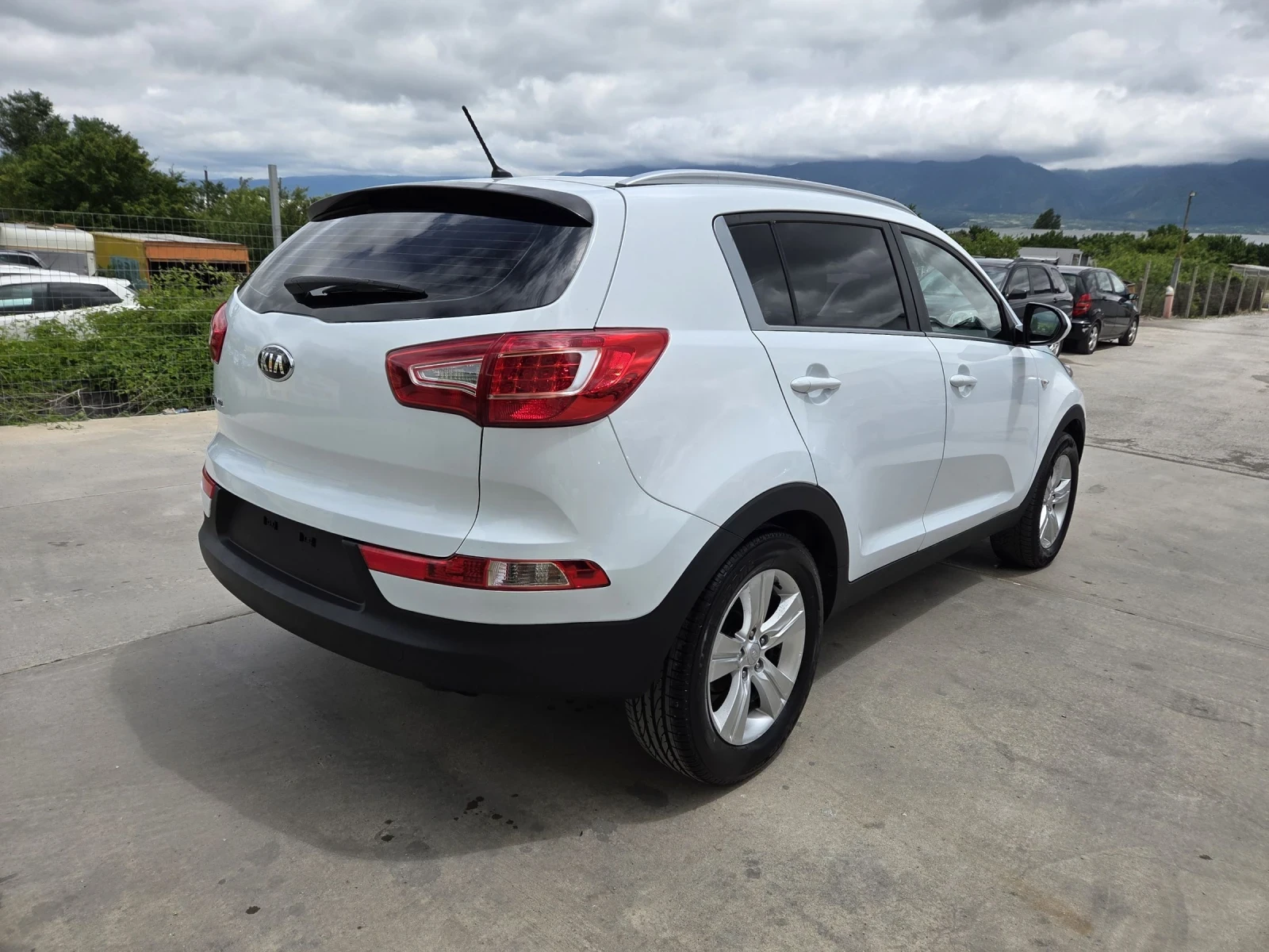 Kia Sportage 1.6i БЕНЗИН/ ГАЗ, снимка 16 - Автомобили и джипове - 54882281