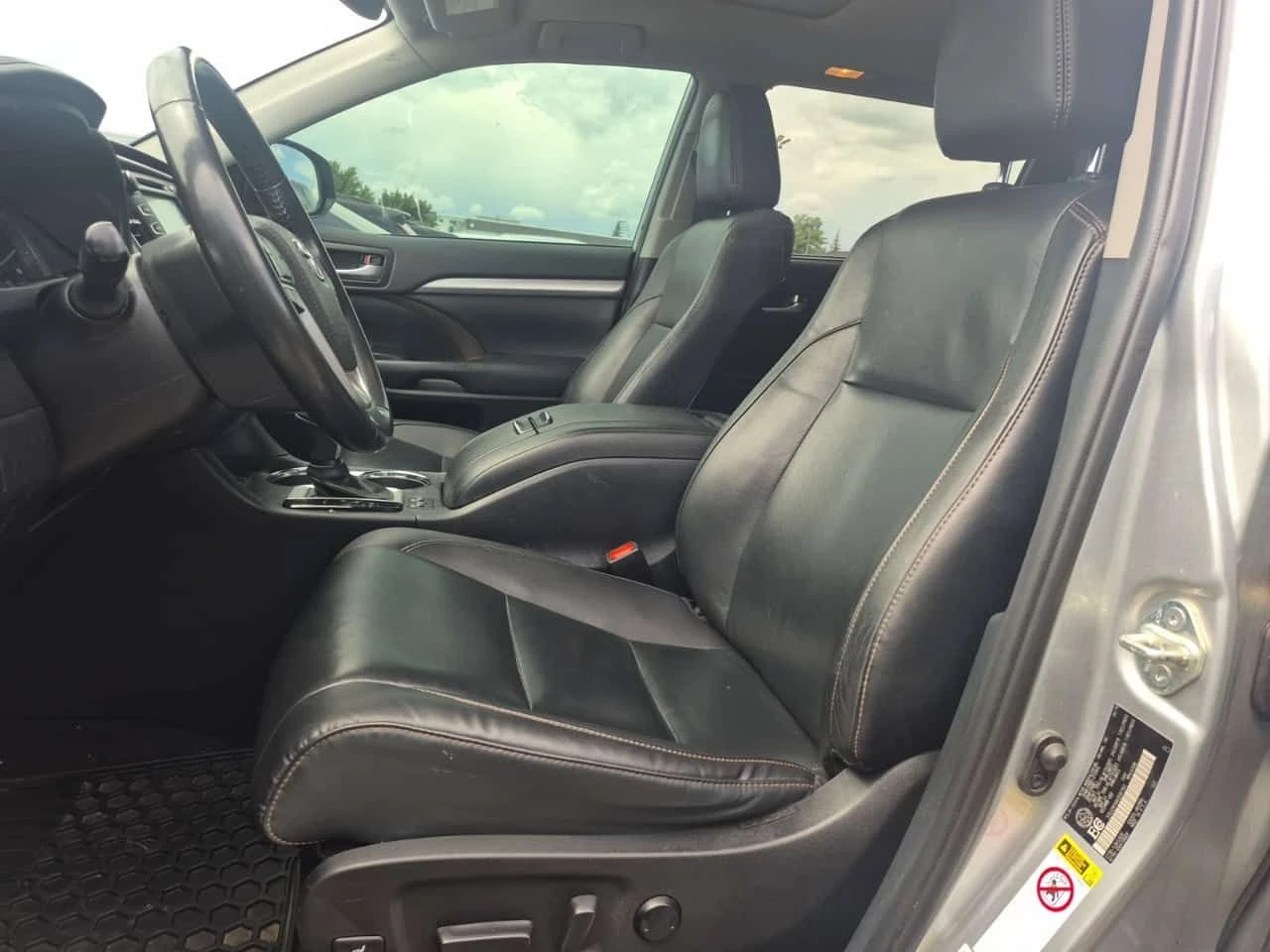 Toyota Highlander XLE /КОЖА/3 КЛЮЧА/ШИБЕДАХ/CARFAX/ФИНАНСИРАНЕ, снимка 6 - Автомобили и джипове - 54957661