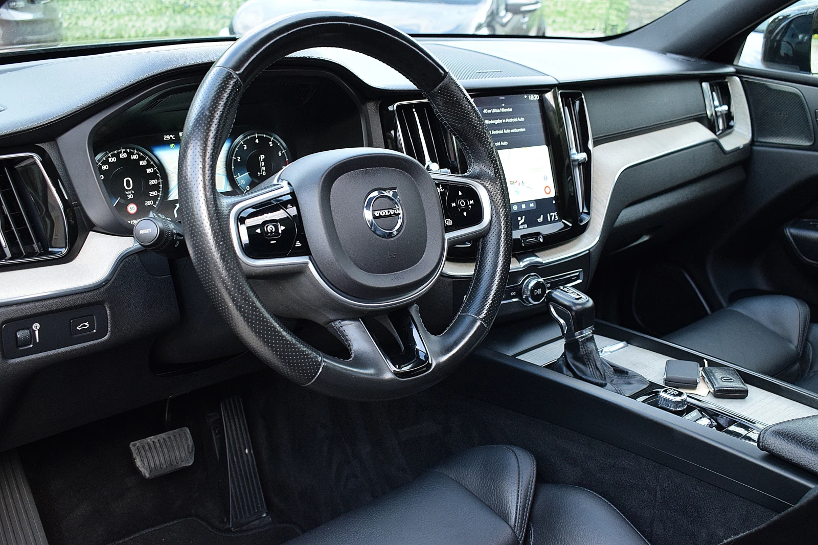 Volvo XC60 2.0ШВЕЙЦАРИЯ/LUX, снимка 11 - Автомобили и джипове - 55808376