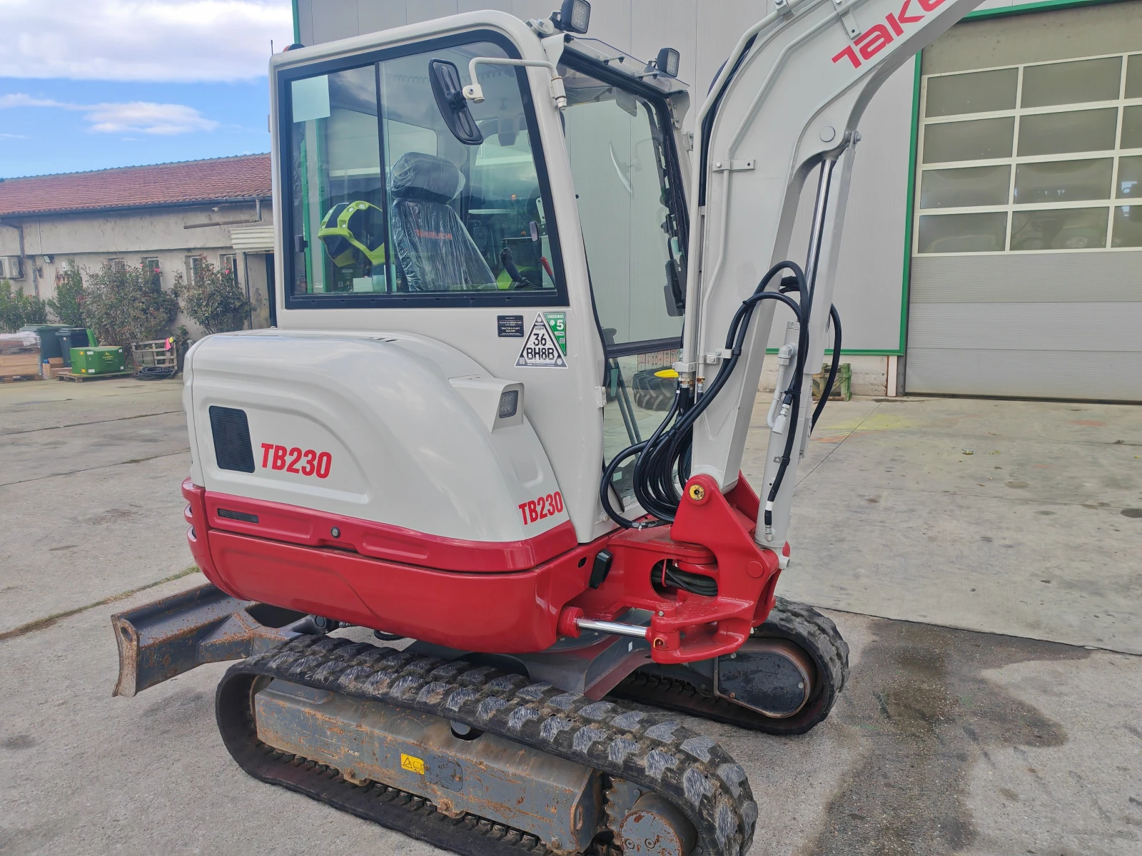 ����� Takeuchi TB230  ������ � ������������ ������ 20 % | Mobile.bg � ����������� 2