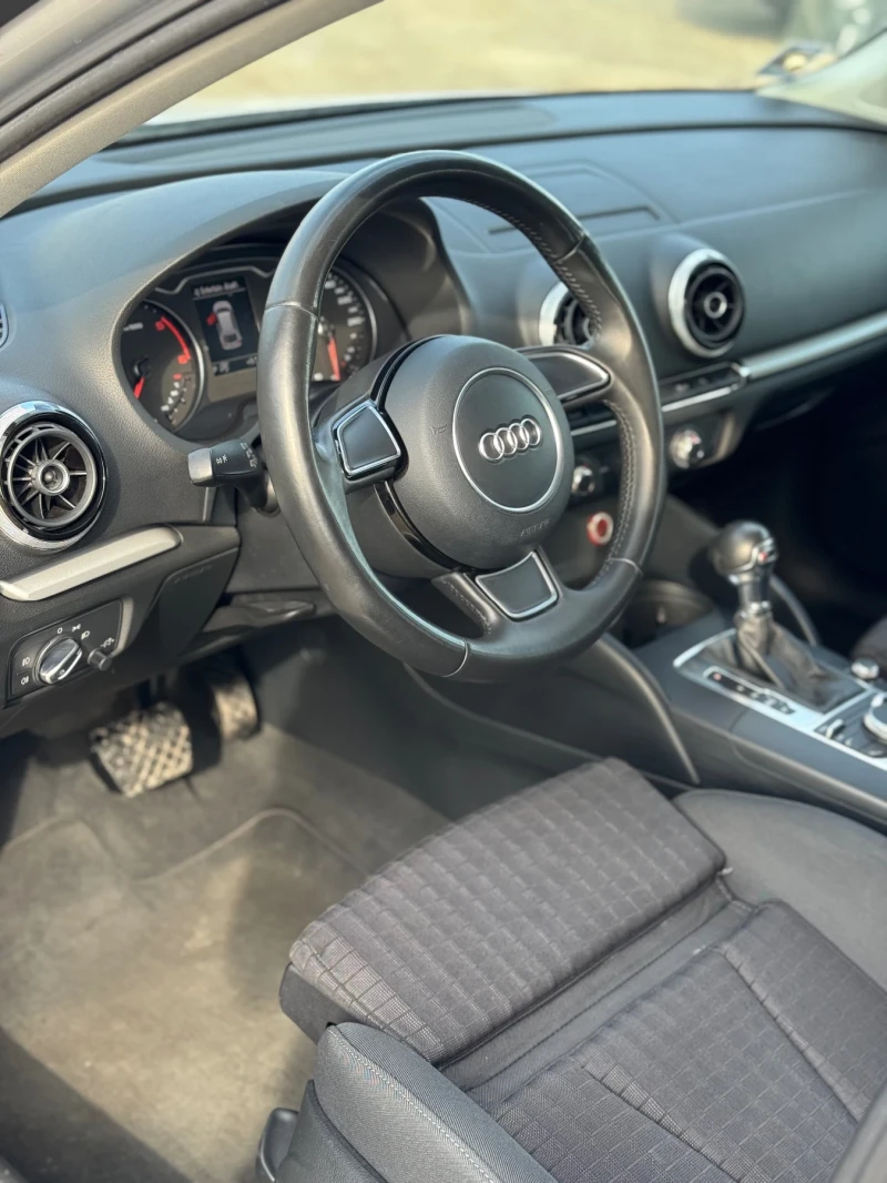 Audi A3 1.6TDI Stronic, снимка 8 - Автомобили и джипове - 49416345