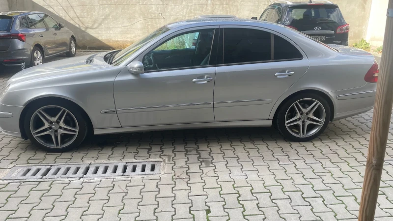 Mercedes-Benz E 270 2.7 CDI, снимка 4 - Автомобили и джипове - 52167794