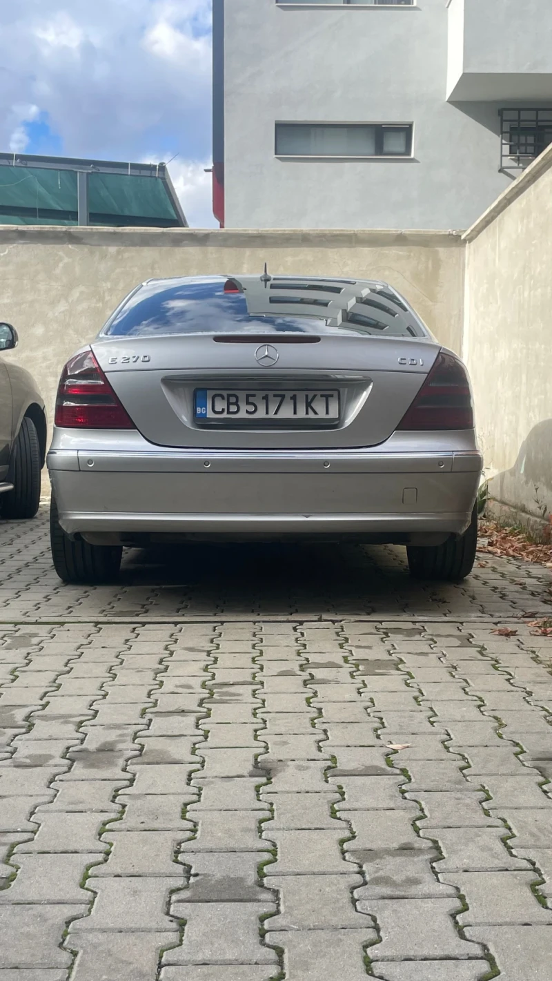 Mercedes-Benz E 270 2.7 CDI, снимка 13 - Автомобили и джипове - 52167794