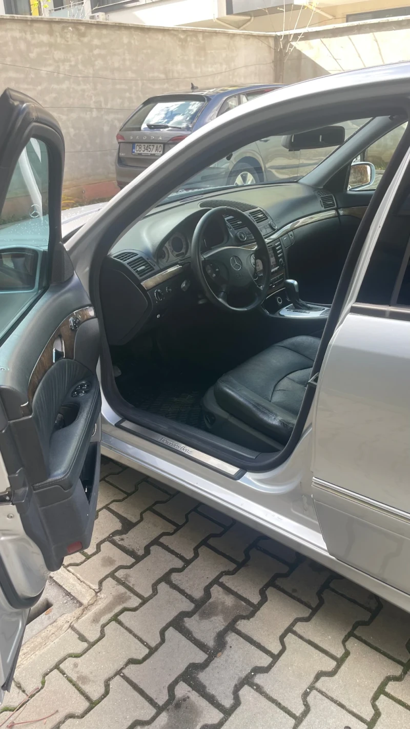 Mercedes-Benz E 270 2.7 CDI, снимка 12 - Автомобили и джипове - 52167794