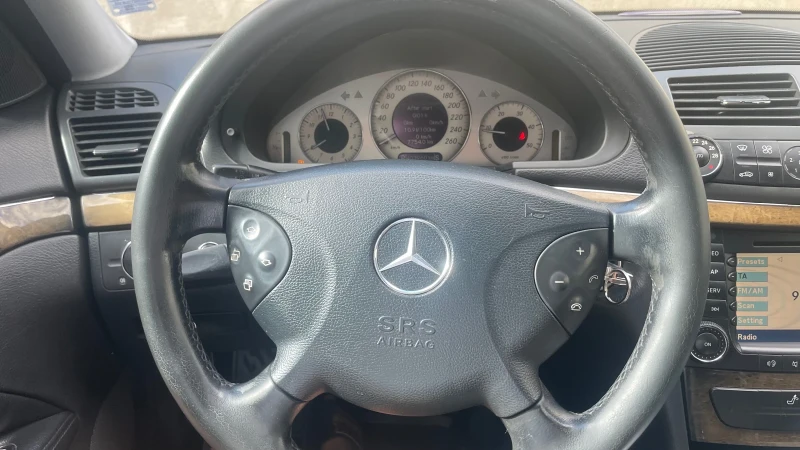 Mercedes-Benz E 270 2.7 CDI, снимка 11 - Автомобили и джипове - 52167794