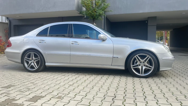Mercedes-Benz E 270 2.7 CDI, снимка 3 - Автомобили и джипове - 52167794