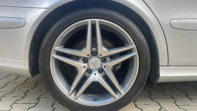 Mercedes-Benz E 270 2.7 CDI, снимка 9 - Автомобили и джипове - 52167794