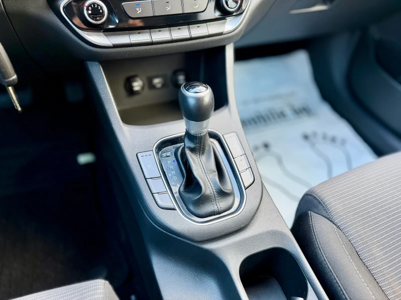 Hyundai I30 * Sportwagen* Navi* CarPlay* Automatic* Turbo* , снимка 10 - Автомобили и джипове - 53528365