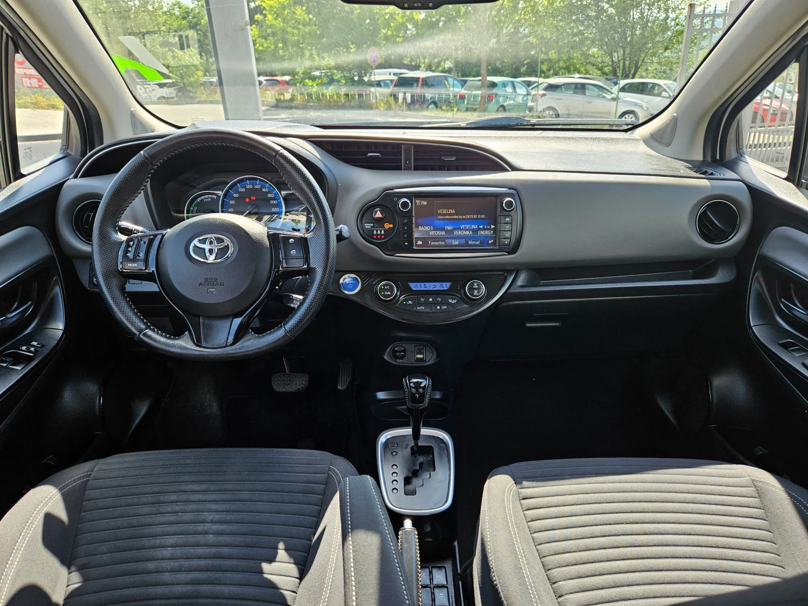 Toyota Yaris 1.5Hybrid - изображение 10