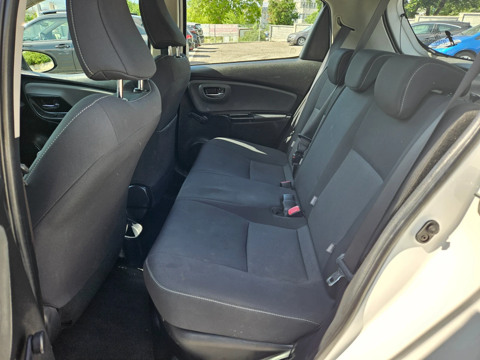 Toyota Yaris 1.5Hybrid - изображение 9