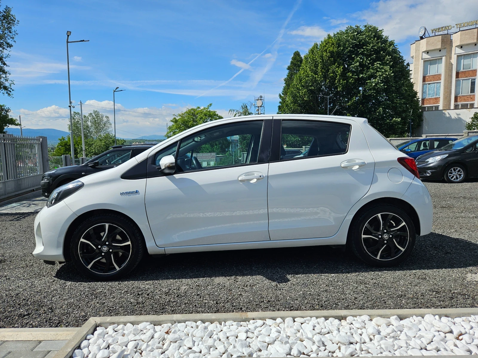 Toyota Yaris 1.5Hybrid - изображение 5