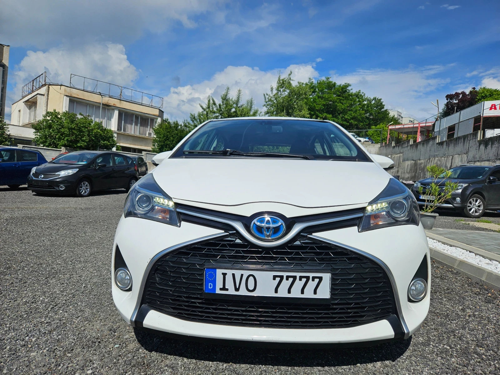 Toyota Yaris 1.5Hybrid - изображение 7